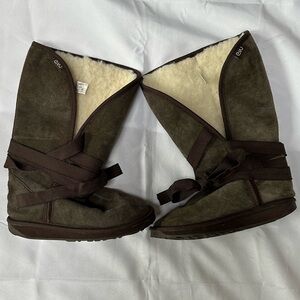 Emu Australia Women's Ribbon Shearling Boots